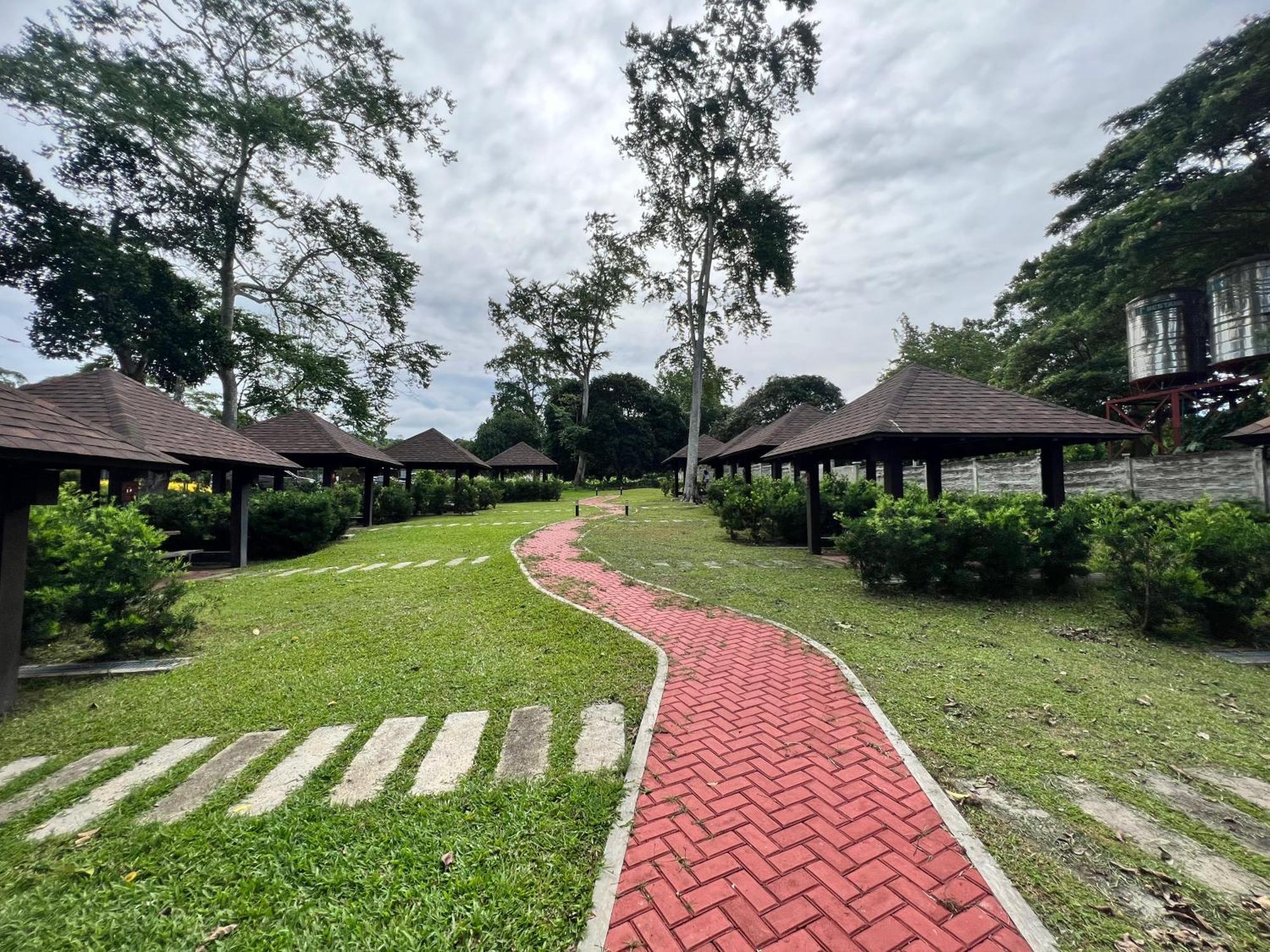 Crusoe Cabins Costa Azalea Samal Exterior photo